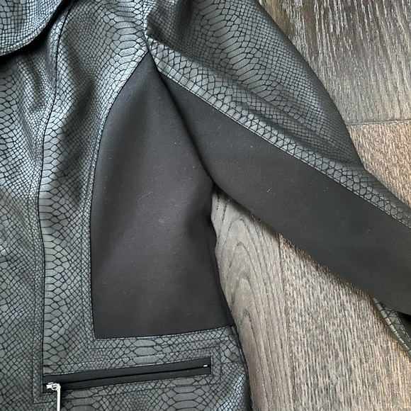 Blazer - Picture 3 of 5